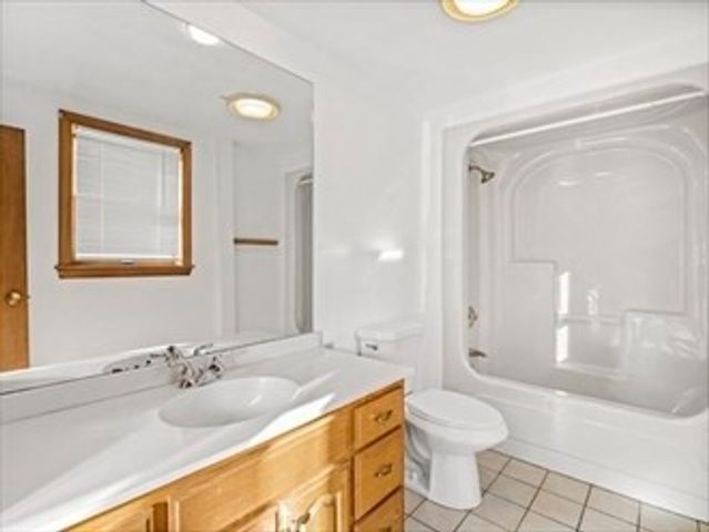8 Bradford 1, Taunton, MA 02780