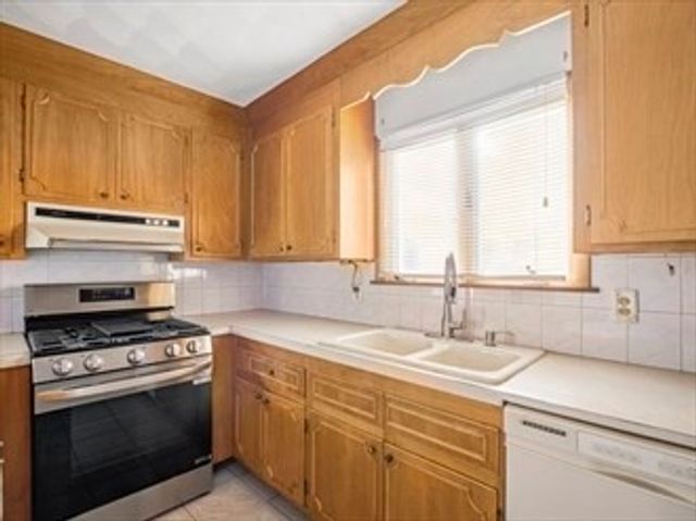 8 Bradford 1, Taunton, MA 02780