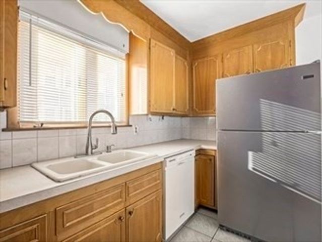8 Bradford 1, Taunton, MA 02780