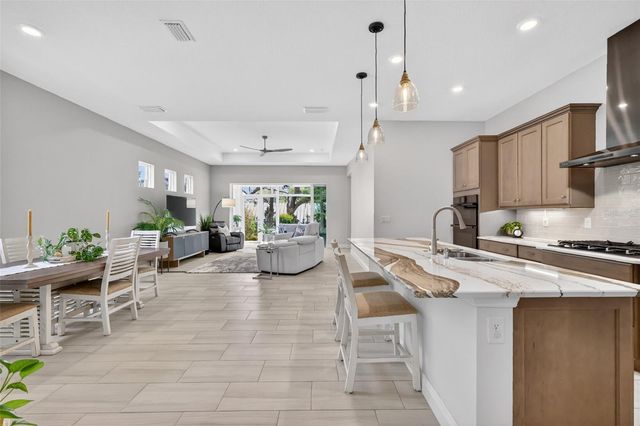 8228 BRIDGEPORT BAY CIRCLE, Mount Dora, FL 32757