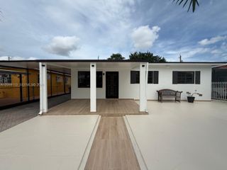 2541 W 10th Avenue, Hialeah, FL 33010