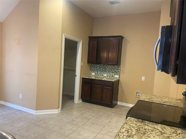 7247 Kentish Drive, Fort Worth, TX 76137