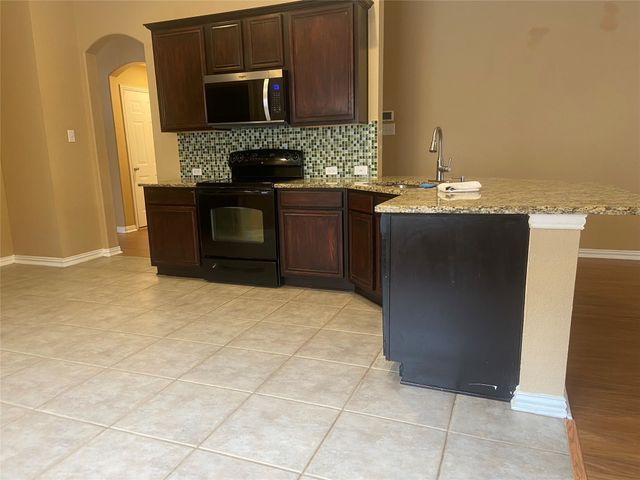 7247 Kentish Drive, Fort Worth, TX 76137