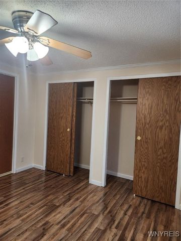 352 Applewood Drive, Lockport Town, NY 14094