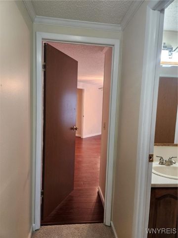 352 Applewood Drive, Lockport Town, NY 14094