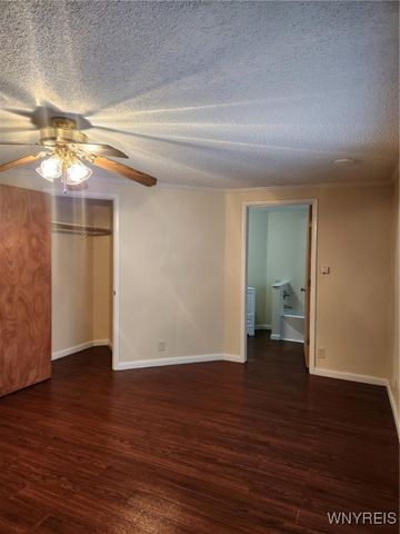 352 Applewood Drive, Lockport Town, NY 14094