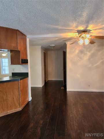 352 Applewood Drive, Lockport Town, NY 14094