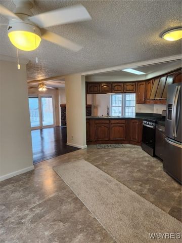 352 Applewood Drive, Lockport Town, NY 14094