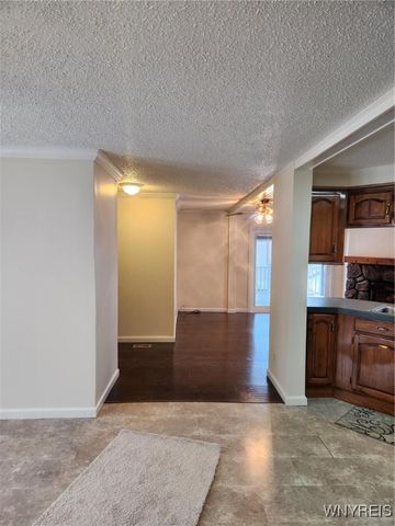 352 Applewood Drive, Lockport Town, NY 14094