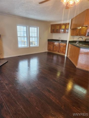 352 Applewood Drive, Lockport Town, NY 14094