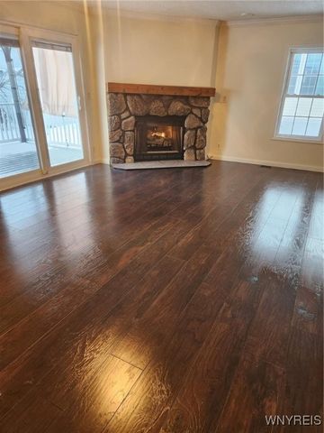 352 Applewood Drive, Lockport Town, NY 14094