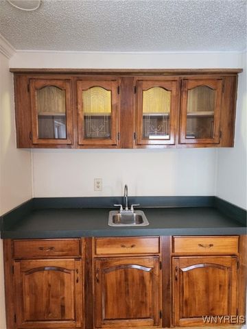 352 Applewood Drive, Lockport Town, NY 14094