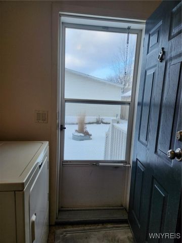 352 Applewood Drive, Lockport Town, NY 14094