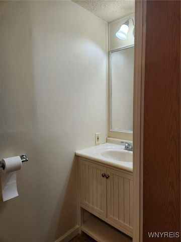 352 Applewood Drive, Lockport Town, NY 14094