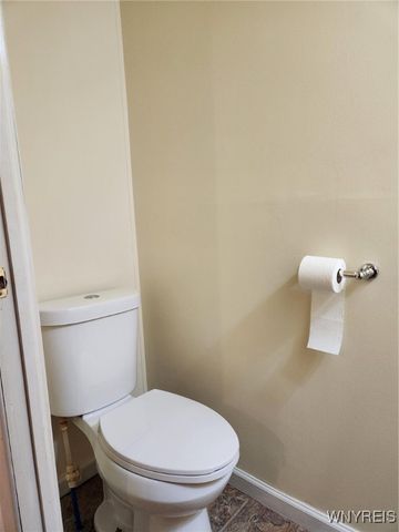 352 Applewood Drive, Lockport Town, NY 14094