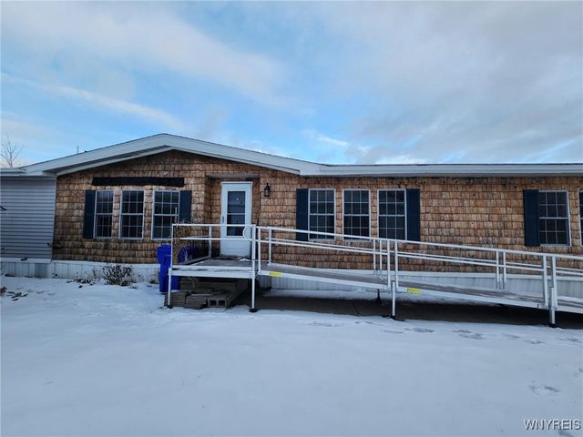 352 Applewood Drive, Lockport Town, NY 14094