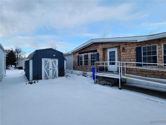 352 Applewood Drive, Lockport Town, NY 14094