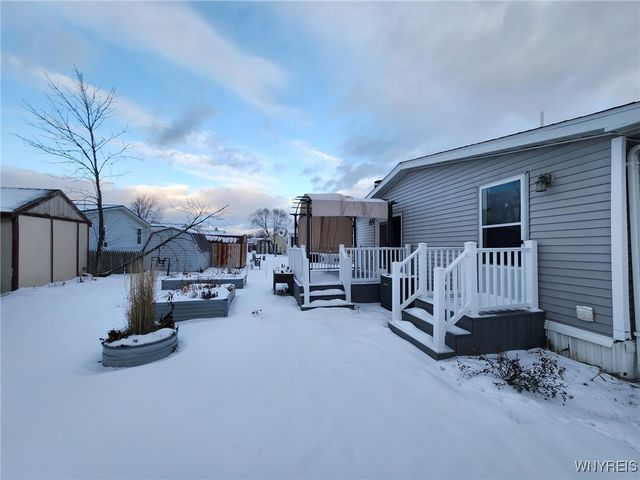 352 Applewood Drive, Lockport Town, NY 14094