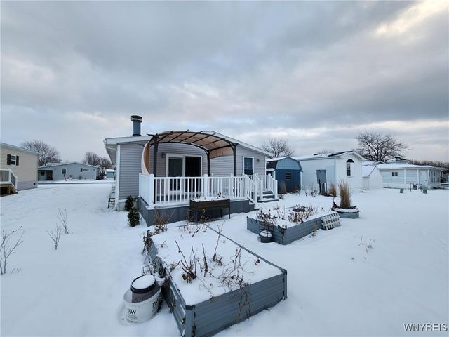 352 Applewood Drive, Lockport Town, NY 14094