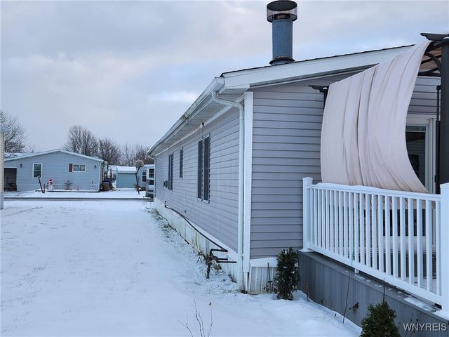 352 Applewood Drive, Lockport Town, NY 14094