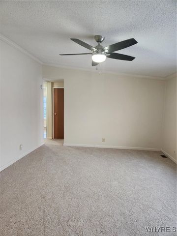 352 Applewood Drive, Lockport Town, NY 14094