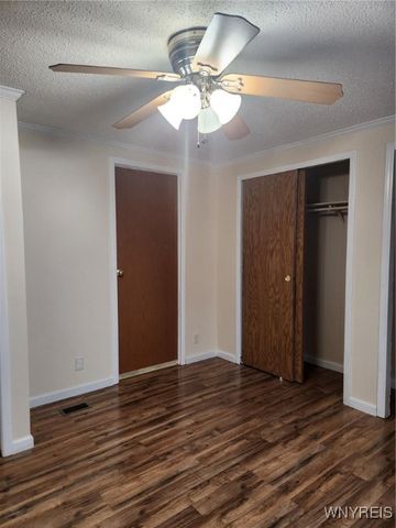 352 Applewood Drive, Lockport Town, NY 14094