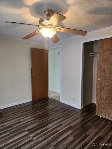 352 Applewood Drive, Lockport Town, NY 14094