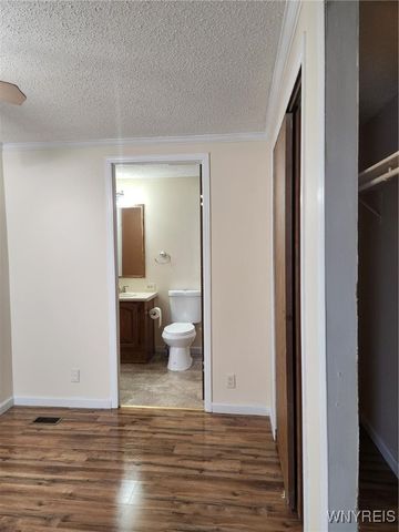 352 Applewood Drive, Lockport Town, NY 14094