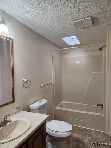 352 Applewood Drive, Lockport Town, NY 14094