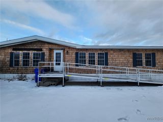 352 Applewood Drive, Lockport Town, NY 14094