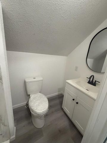 616 S 7th Street, Burlington, KS 66839