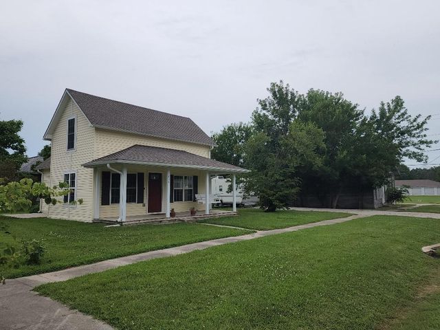 616 S 7th Street, Burlington, KS 66839