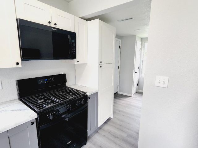 616 S 7th Street, Burlington, KS 66839