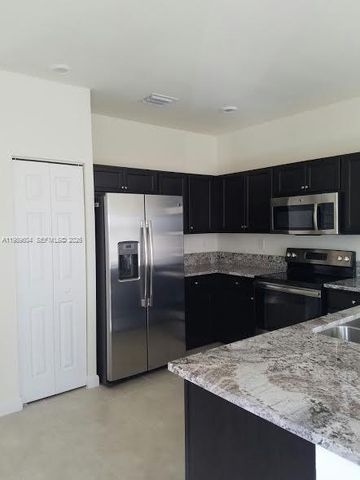 9205 W 33rd Way 9205, Hialeah, FL 33018