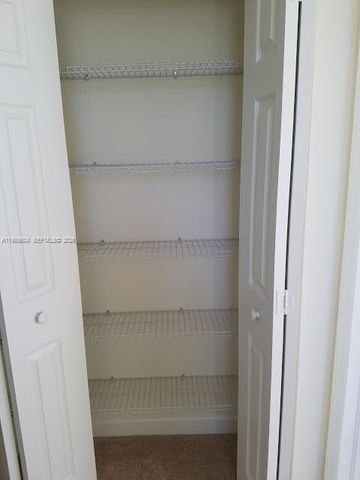 9205 W 33rd Way 9205, Hialeah, FL 33018