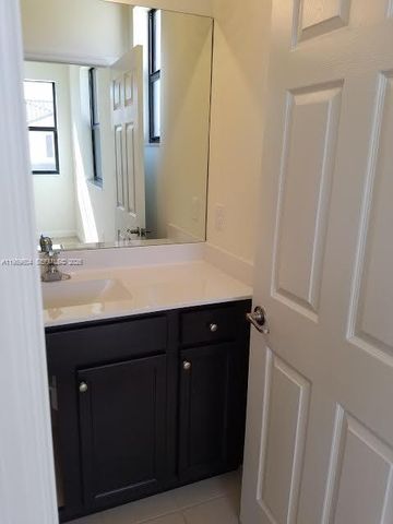 9205 W 33rd Way 9205, Hialeah, FL 33018