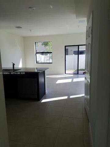 9205 W 33rd Way 9205, Hialeah, FL 33018