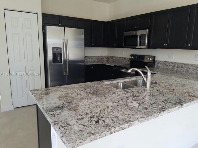 9205 W 33rd Way 9205, Hialeah, FL 33018