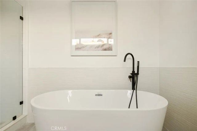 1585 Miramar, Newport Beach, CA 92661