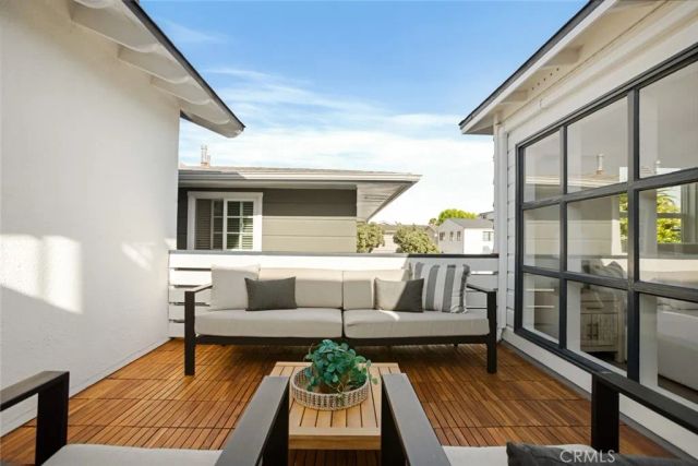 1585 Miramar, Newport Beach, CA 92661