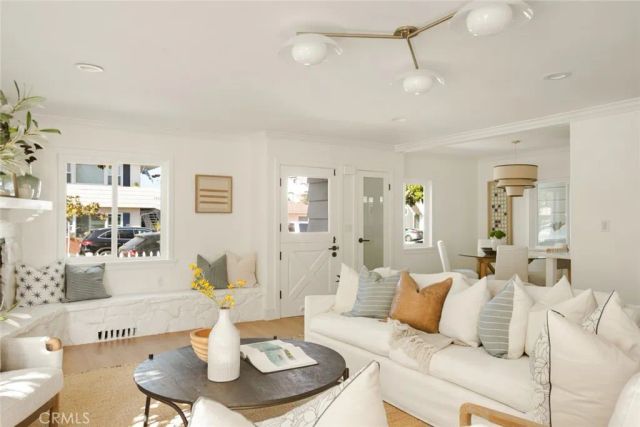 1585 Miramar, Newport Beach, CA 92661