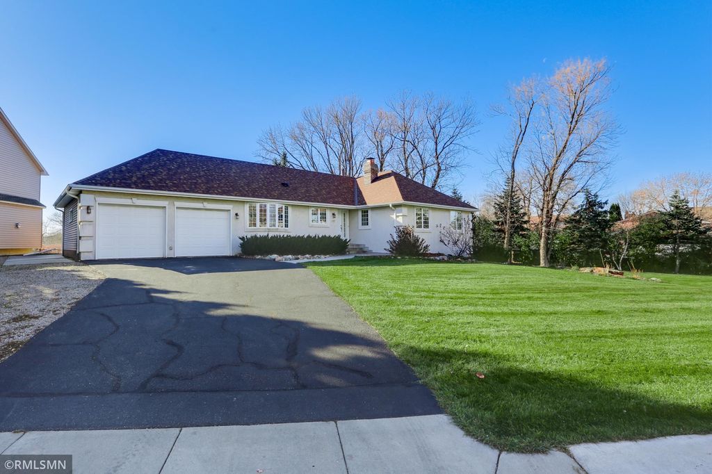 18455 95th Place N, Maple Grove, MN 55311