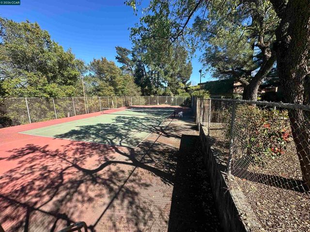 1827 1827 Holland Dr, Walnut Creek, CA 94597