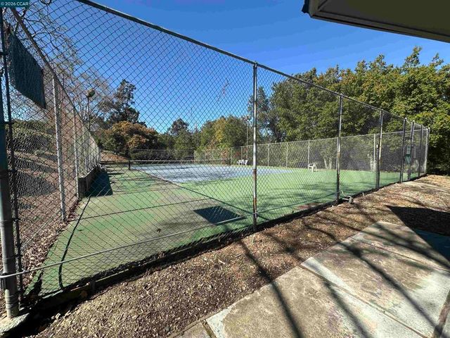 1827 1827 Holland Dr, Walnut Creek, CA 94597