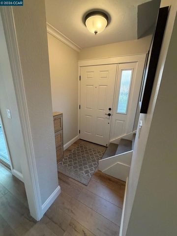 1827 1827 Holland Dr, Walnut Creek, CA 94597