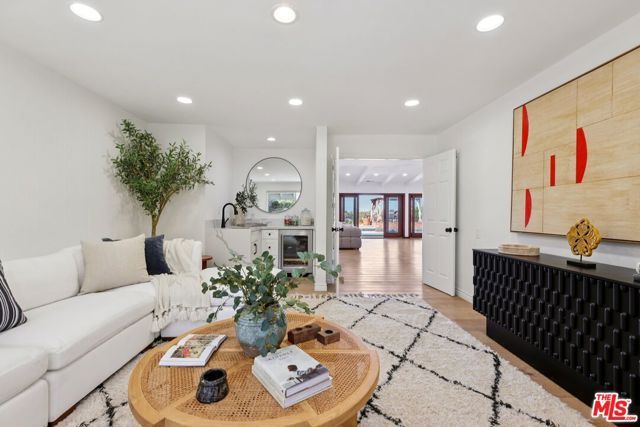 3328 Red Rose Drive, Encino (los Angeles), CA 91436