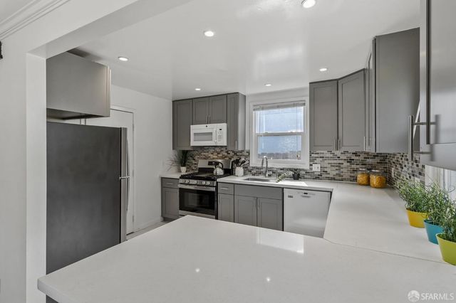 819 Thornhill Drive, Daly City, CA 94015