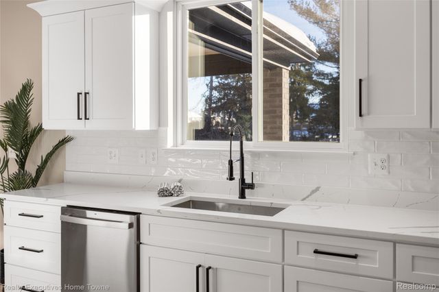 50246 Arcadia Drive, Macomb Township, MI 48042