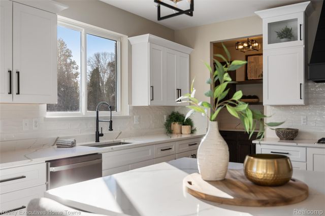 50246 Arcadia Drive, Macomb Township, MI 48042