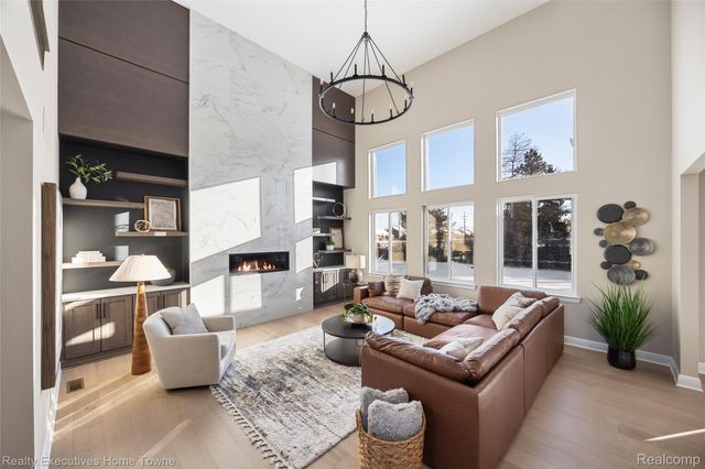 50246 Arcadia Drive, Macomb Township, MI 48042